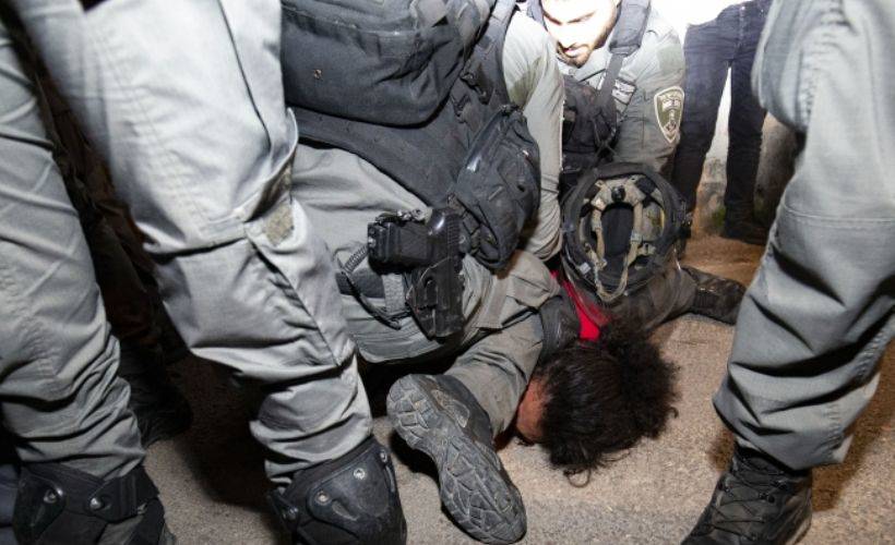 İsrail polisinin gözaltına aldığı Filistinli: 'Nefes alamıyorum, beni boğuyorsun'