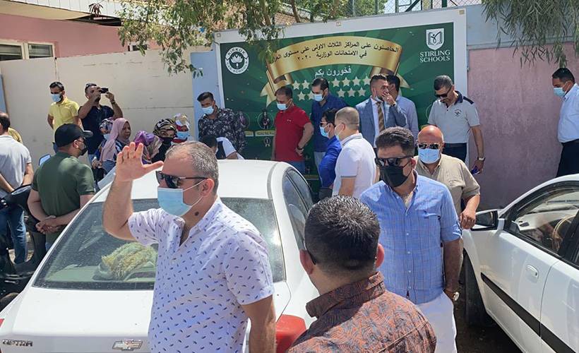 Kerkük'te yüzlerce veli FETÖ'nün okulunu protesto etti