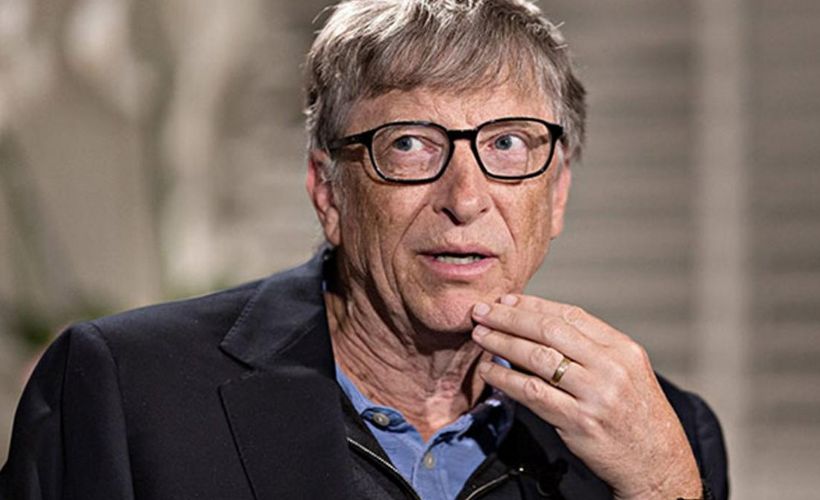 Azerbaycanlı spikerin Bill Gates yorumu gündem oldu: Adam çip koyabilse...