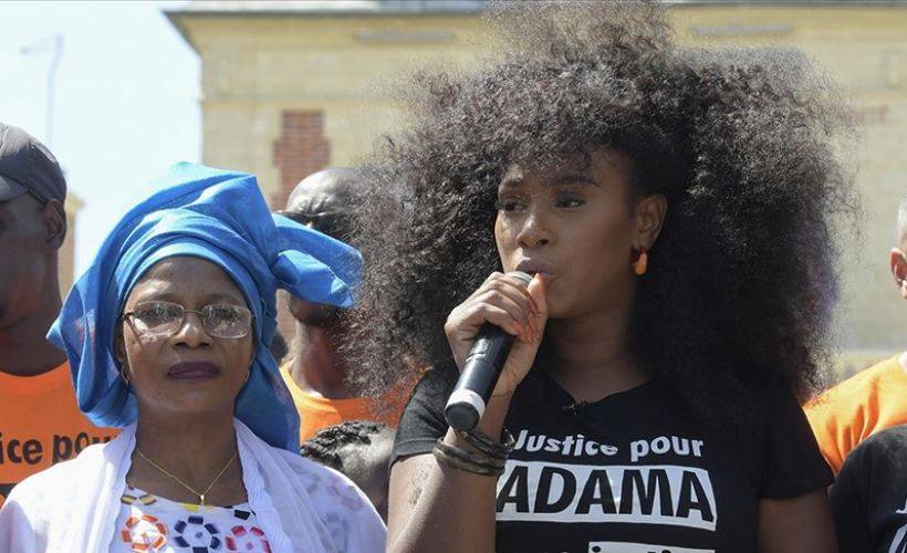 Fransa’da polis şiddetinin sembol ismi Assa Traore hakim karşısına çıktı