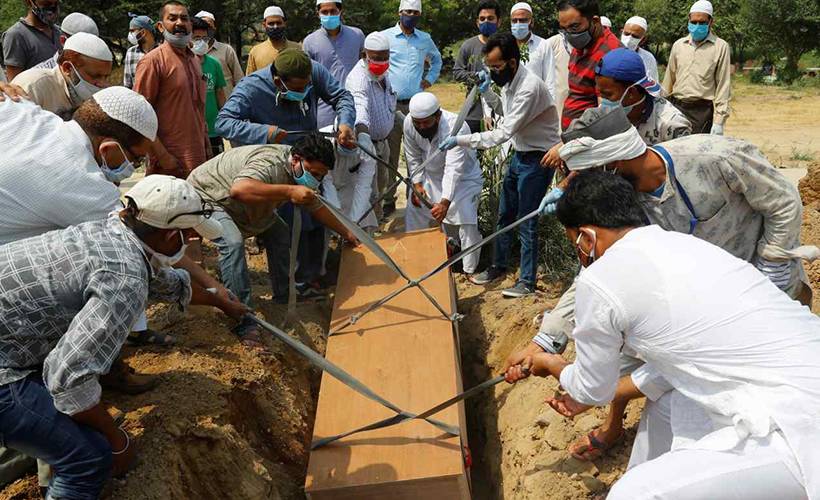 Hindistan'da ölümlerde yeni bir rekor daha kırıldı