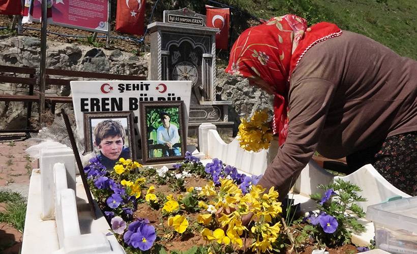 'Eren harçlığı olmadığı için bana çiçek alamazdı'