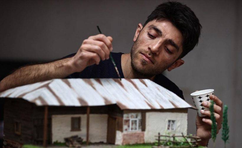 Anılarda kalan Anadolu evlerinin ayrıntılı maketlerini yapıyor