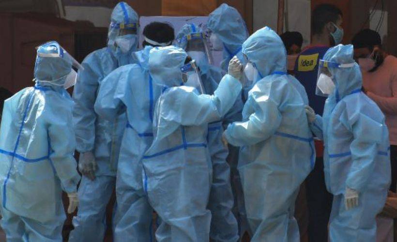 Hindistan'da camiler COVID-19 bakım merkezlerine dönüştürülüyor