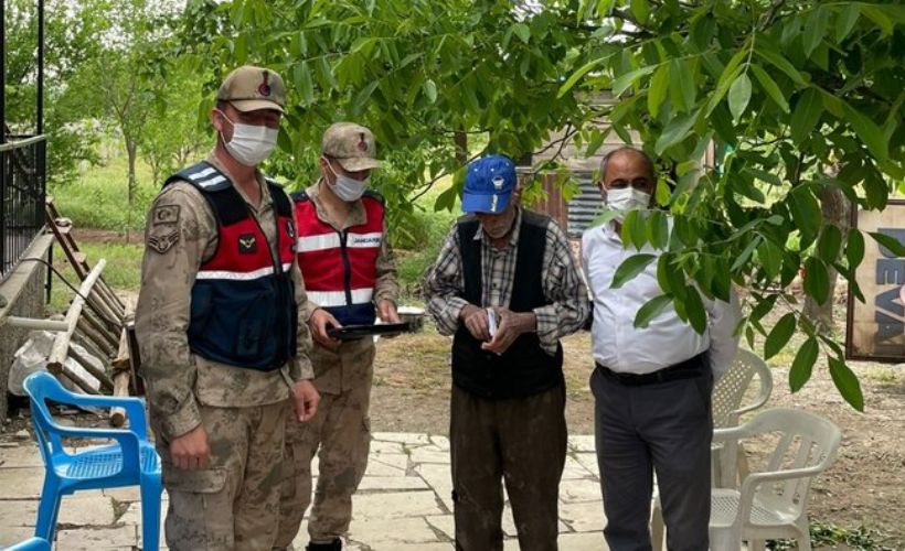 Emekli maaşını çalanlar yakalandı, Jandarma ile aralarındaki diyalog gülümsetti