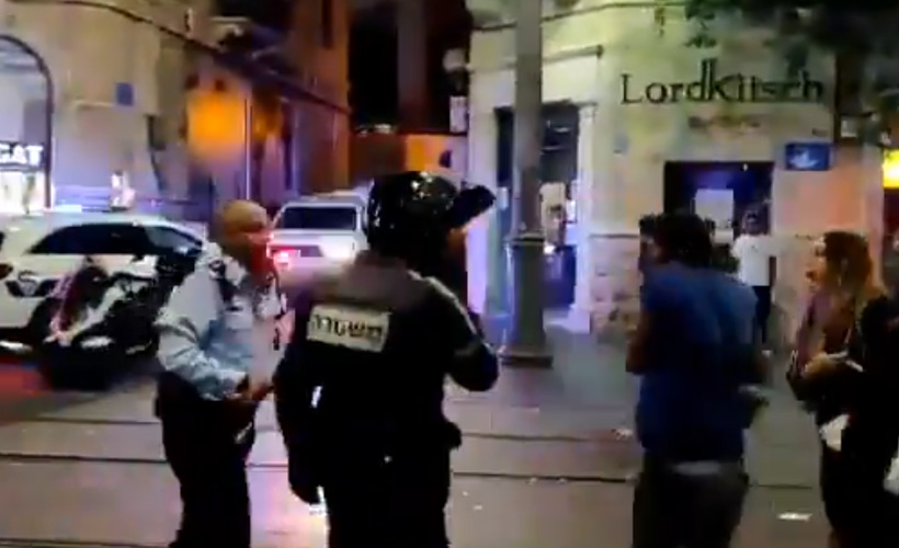 İsrail polisi savaş karşıtı gösteri yapan protestoculara müdahale etti