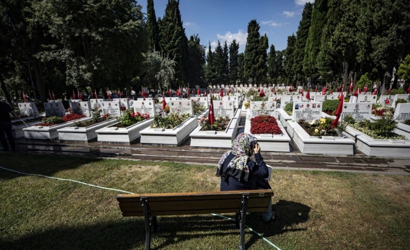 Bayramda mezar ziyaretleri serbest mi? Bayramın 1. günü mezarlıklar açık mı?