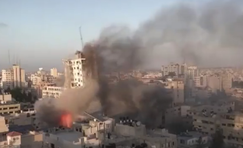 İsrail, sivillerin yaşadığı 14 katlı binayı vurdu