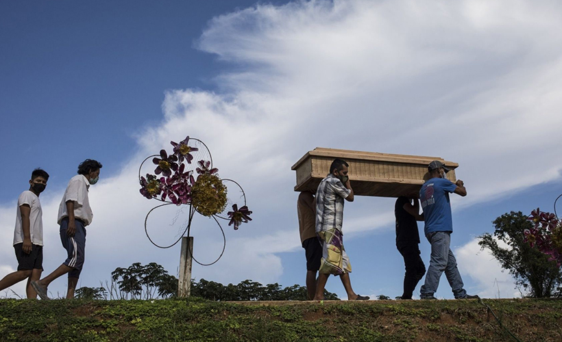 Peru’da mezarlıklarda yer kalmadı
