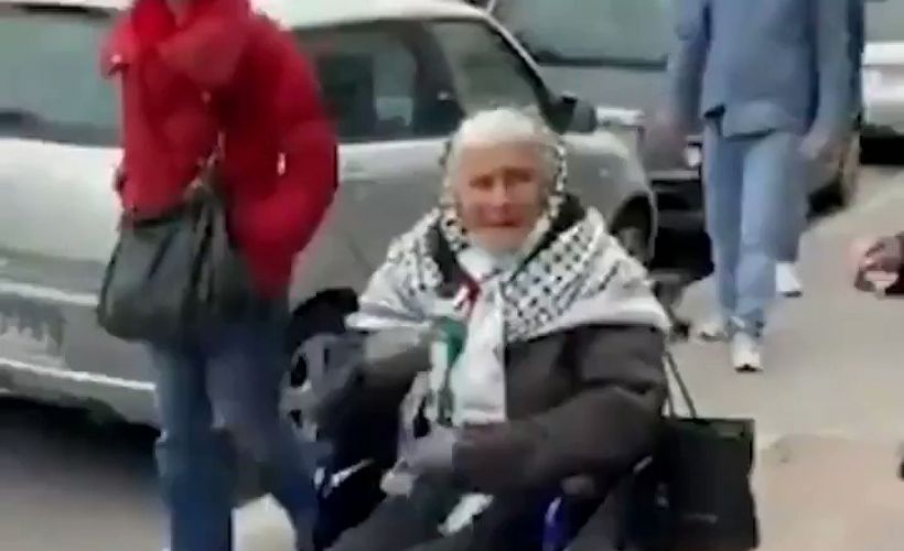 Yaşlı hasta Fransız kadının Filistin duyarlılığı