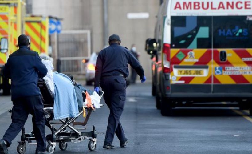 İngiltere'de koronavirüsün Hint varyantında artış: Kısıtlamalar uzatılabilir