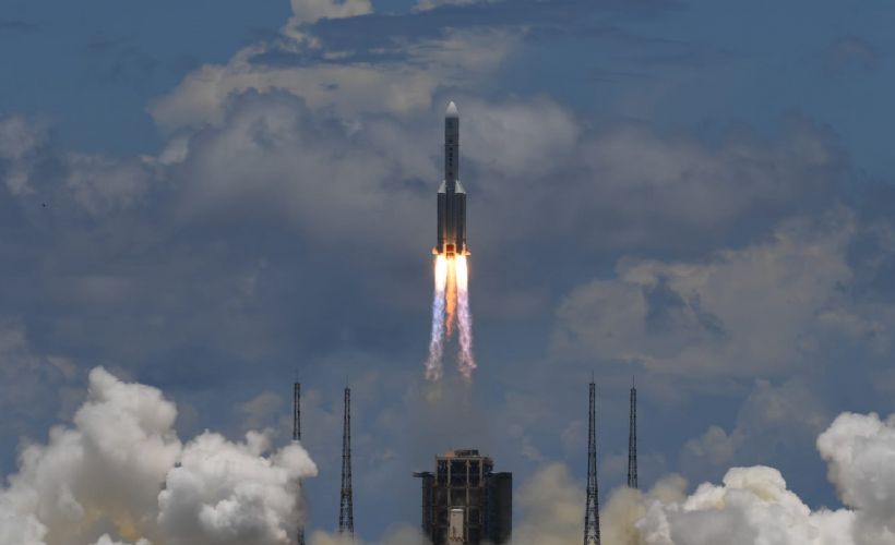 Çin, Mars'a indirdiği uzay aracından ilk fotoğrafları paylaştı