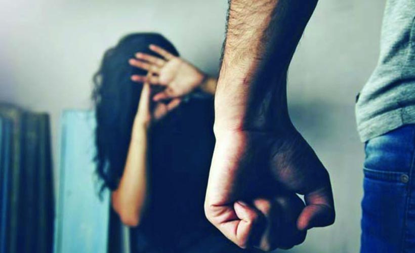 Örnek gösterilen Japon aile sistemi çatırdıyor