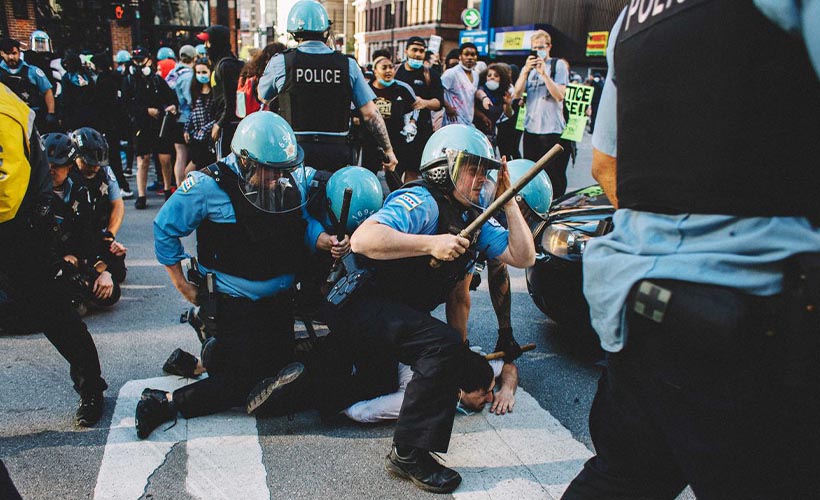 Anket: ABD'de polis şiddeti ülkenin en ciddi problemi