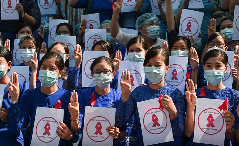 Darbe karşıtı 125 bin öğretmen ve 20 bin akademisyen açığa alındı