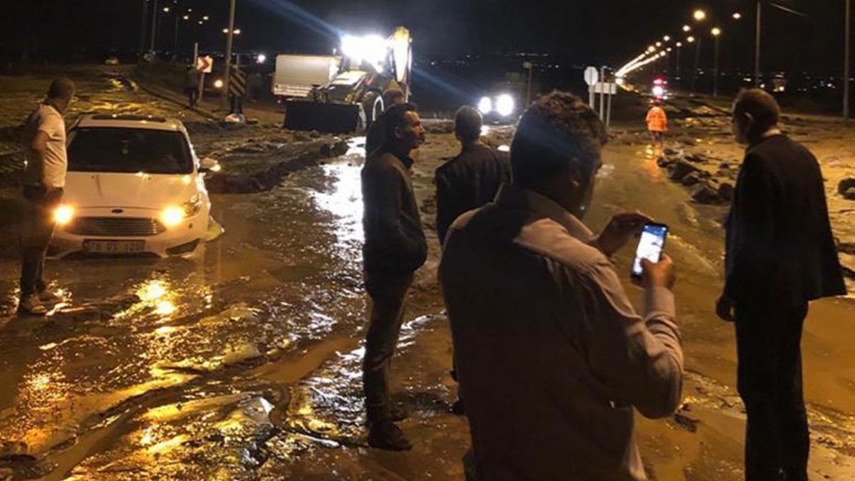 Sel yüzünden kapanan Iğdır-Nahçıvan kara yolu ulaşıma açıldı
