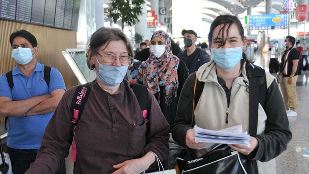 Ülkelerine bir yıl sonra dönebildiler