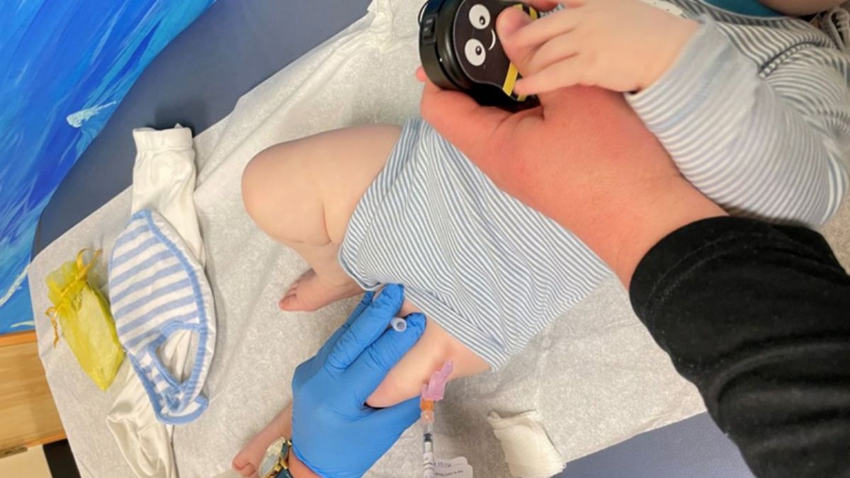 ABD'de 8 aylık bebeğe koronavirüs aşısı yapıldı