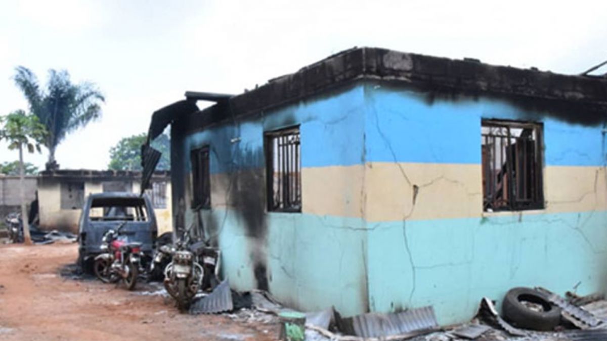 Nijerya'da cezaevine saldırı: Polisleri öldürdüler!