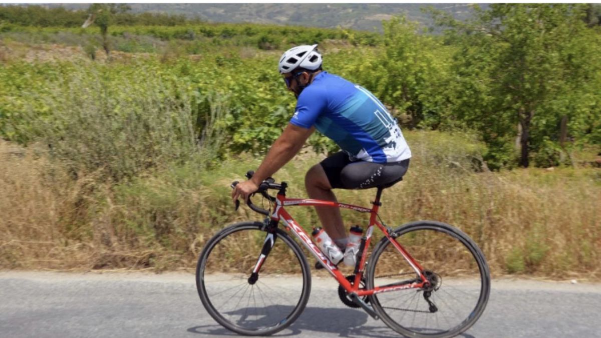 Bisikletle hayata tutundu.