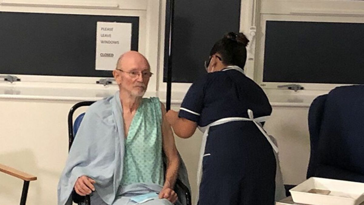 Dünyada koronavirüs aşısı olan ikinci kişi Shakespeare hayatını kaybetti