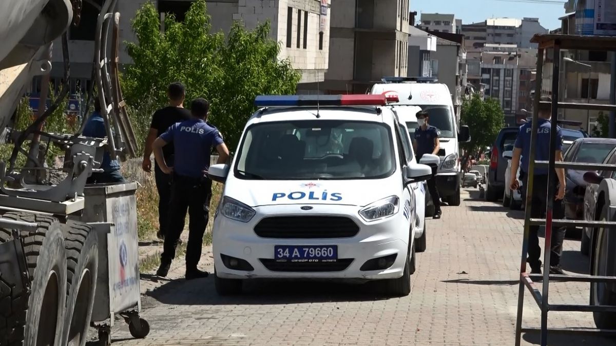 Polis merkezinin yanında silahlı çatışma!