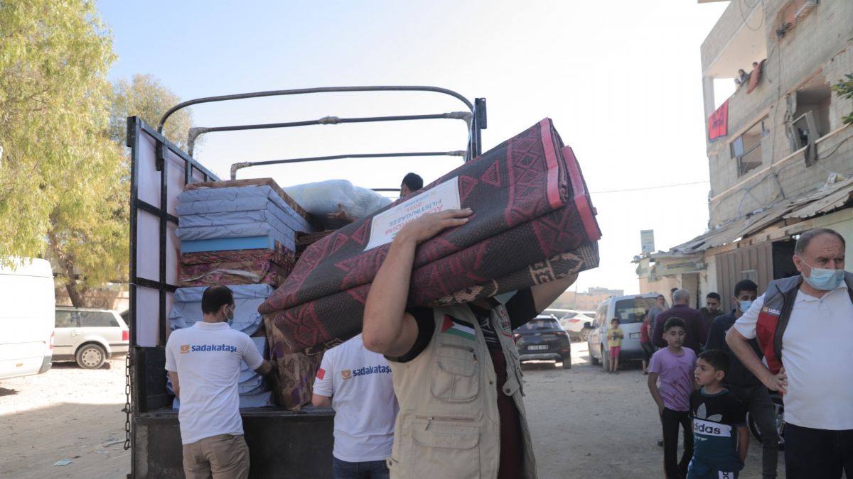 Sadakataşı Gazze’ye yardım ulaştırmayı sürdürüyor