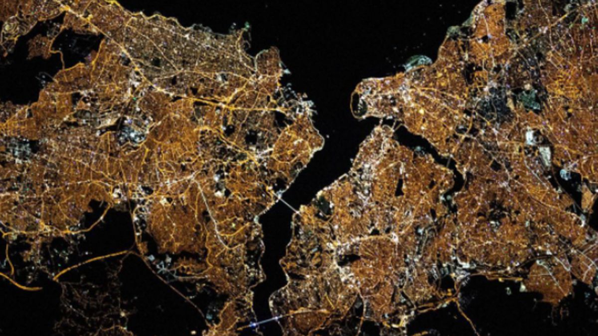 NASA Instagram'dan paylaştı: ''Hey İstanbul, parlıyorsun!''