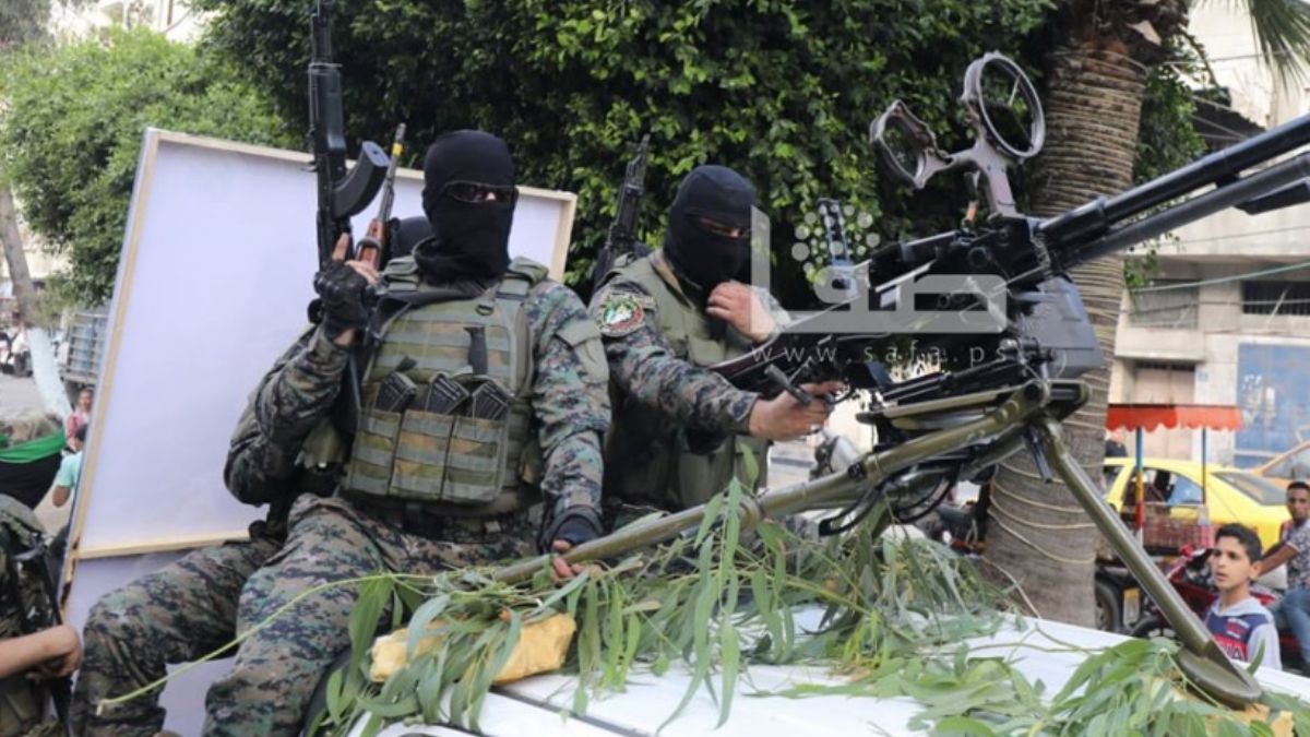 Kassam Tugayları, İsrail saldırıları sonrasında askeri geçit töreni düzenledi