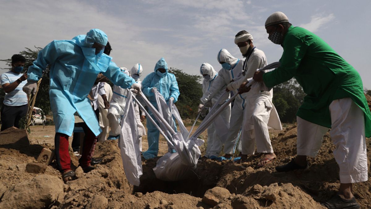 Hindistan'da son 24 saatte 3 bin 660 kişi daha öldü