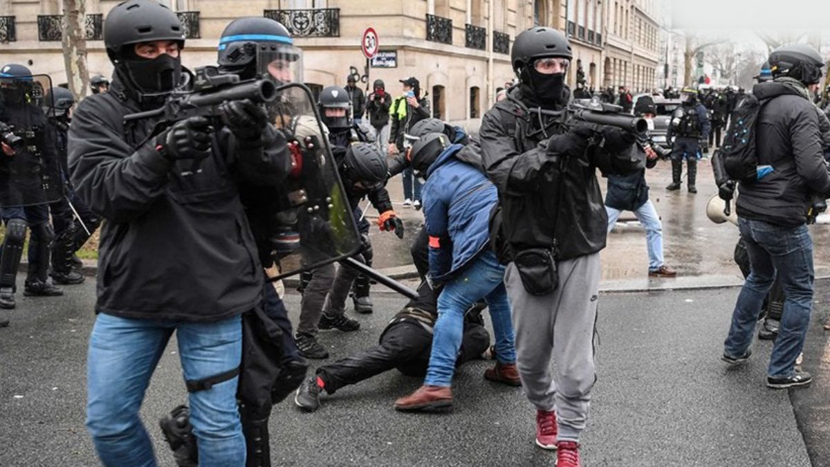 Fransa polisinden milletvekiline sert müdahale