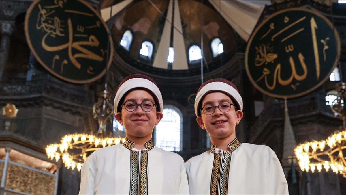 Ayasofya Camii'nde hafızlık sevincini yaşayan ikiz kardeşler konuştu