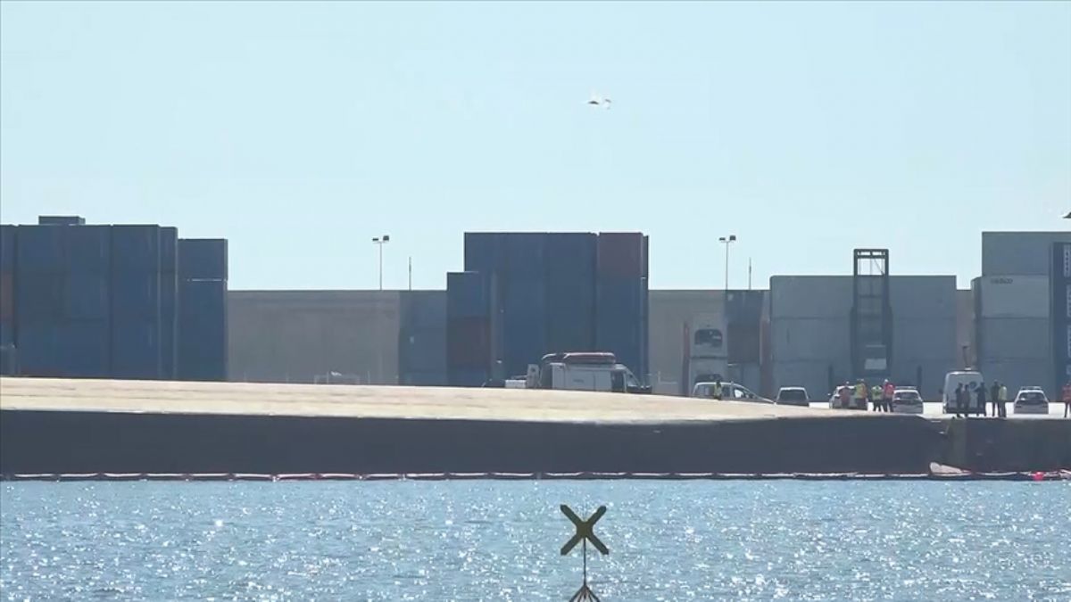 Türk gemisi İspanya Limanı'ndaki yükleme sırasında battı