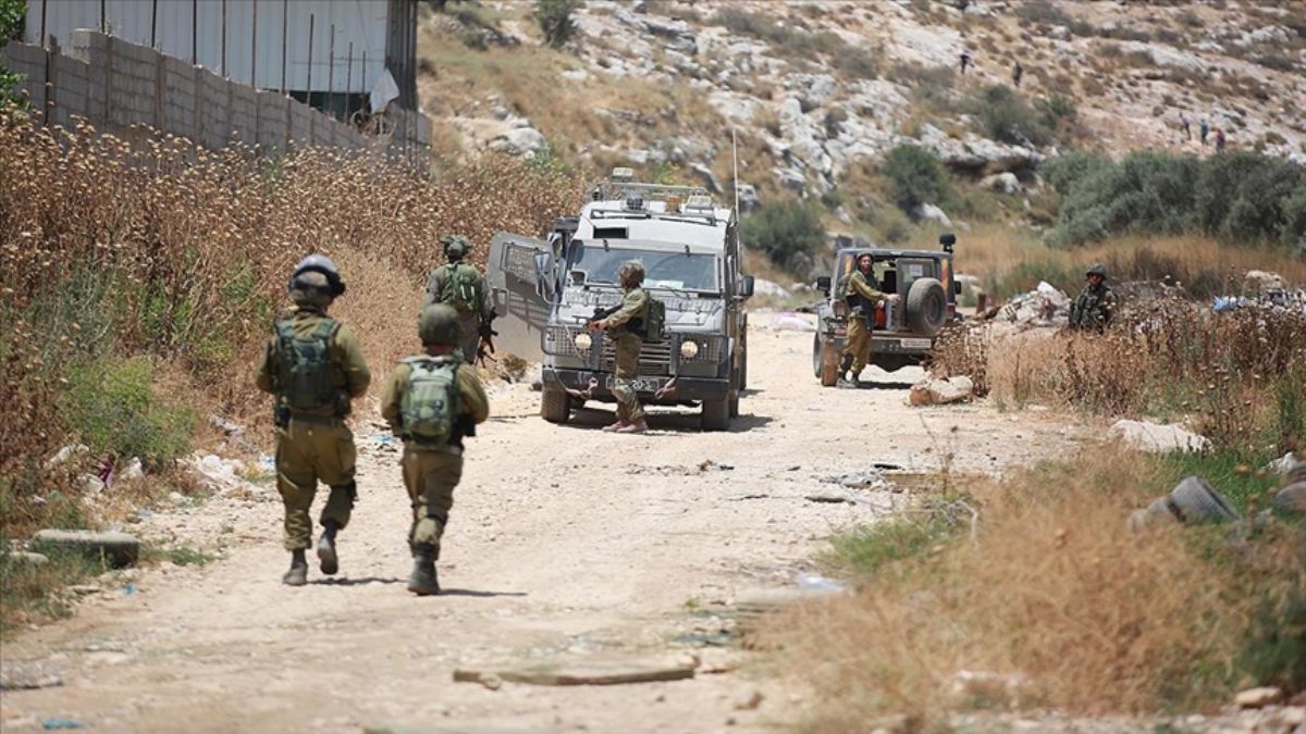 Batı Şeria'da İsrail güçlerinin açtığı ateş sonucu 3 Filistinli yaralandı