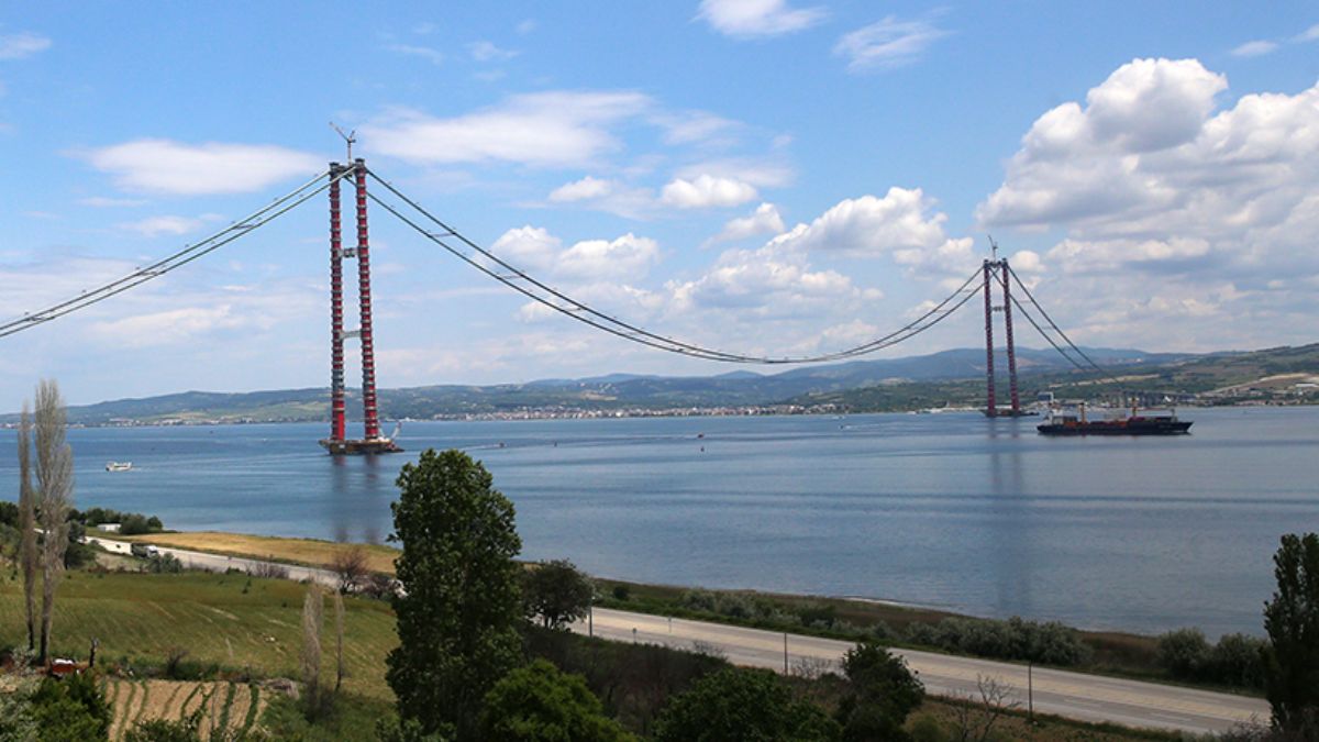 Çanakkale Köprüsü'nde araçların geçeceği yolun yapımına başlanıyor