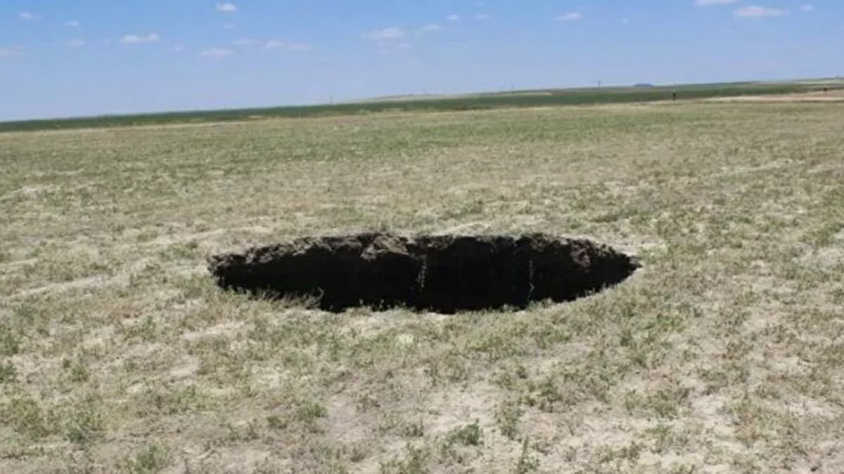Konya'da korkutan görüntü: 65 metre derinliğinde obruk oluştu