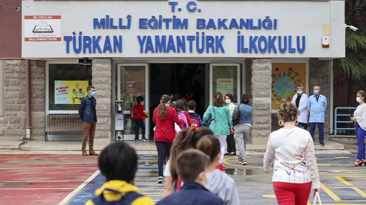 İlkokul öğrencileri yüz yüze eğitime başladı