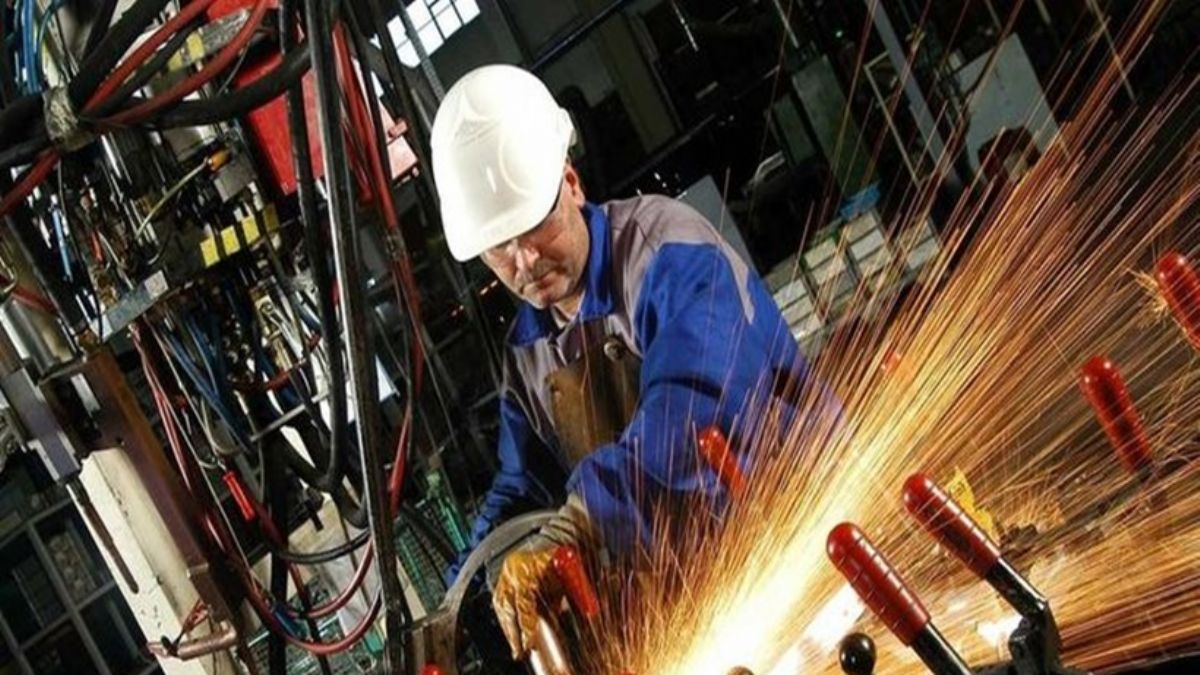 Analiz: İmalat sanayi Mayıs 2020’den sonra ilk defa daralma bölgesinde