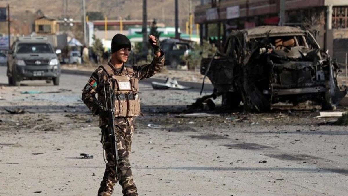 Afganistan'da emniyet güçlerine bombalı saldırı: 2 ölü