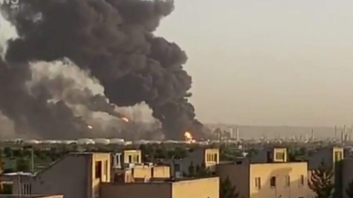 İran'da petrol rafinerisinde büyük yangın