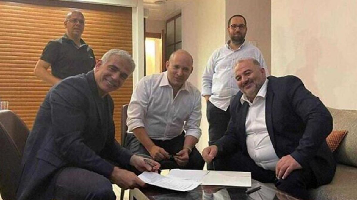 Netanyahu iktidarına son veren zıt kutupların koalisyon hükümeti