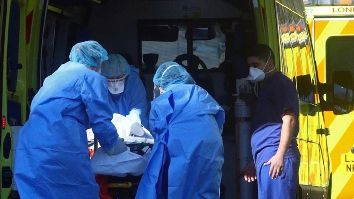 İngiltere 7 ülkeyi daha kırmızı listeye aldı