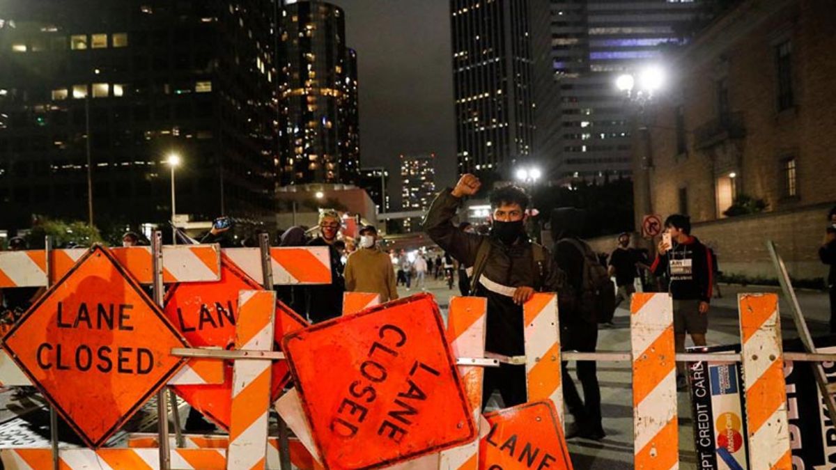 ABD'de 'George Floyd' gerginliği: Meydana bariyer kurdular