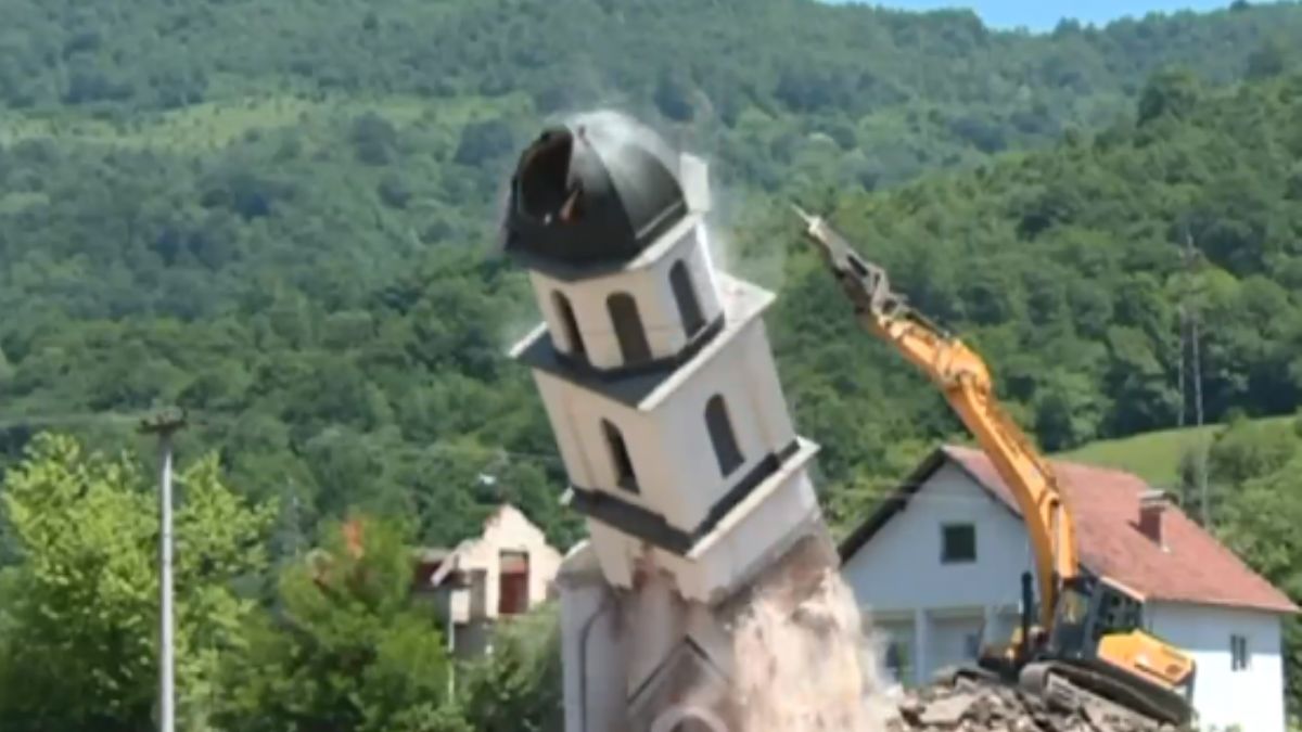 Boşnak nine Orloviç'in bahçesine izinsiz yapılan Ortodoks kilisesi böyle yıkıldı