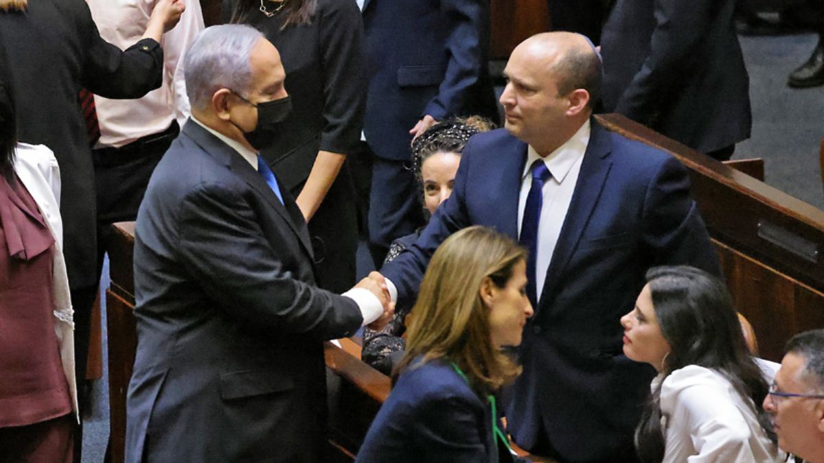 Netanyahu başbakanlık görevini Bennett'e teslim etti