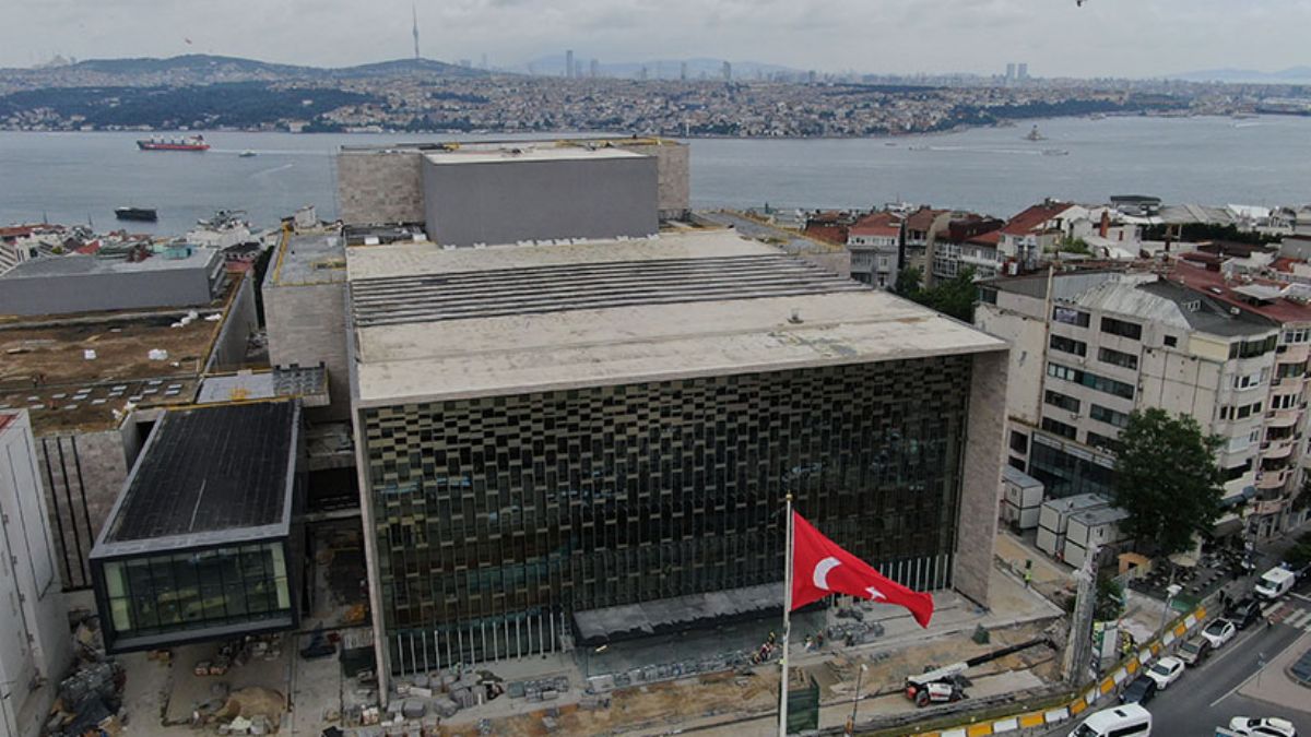 AKM yüzünü gösterdi