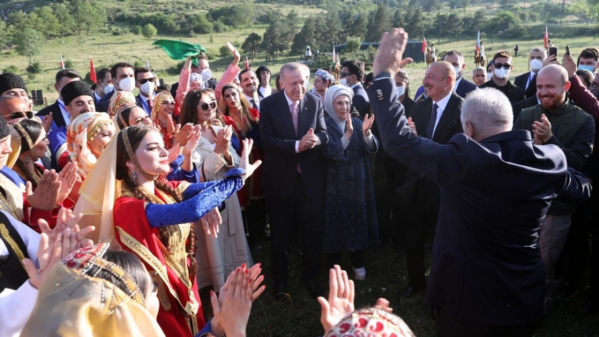 Erdoğan, Şuşa'da tarihi yerleri gezdi