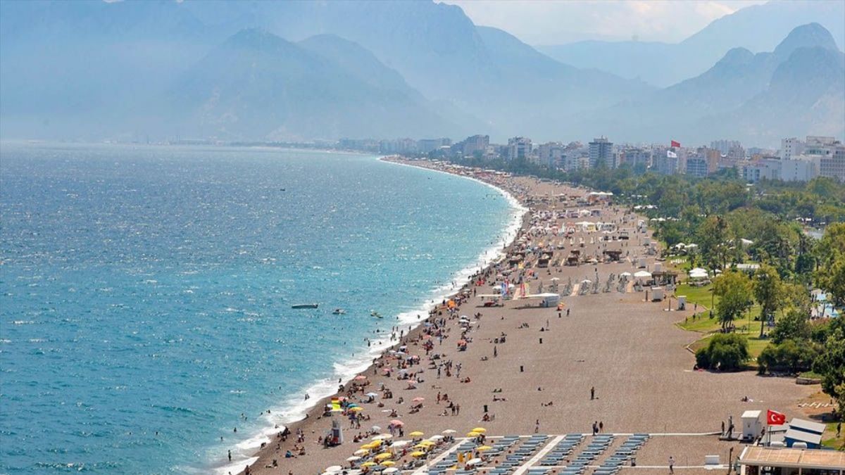 Covid-19 vakalarının düşmesi ve aşılamanın artması turizmi hareketlendirdi