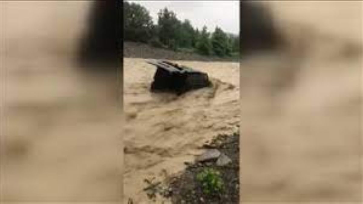 Sel suyuna kapılan aracın sürüklenme anı