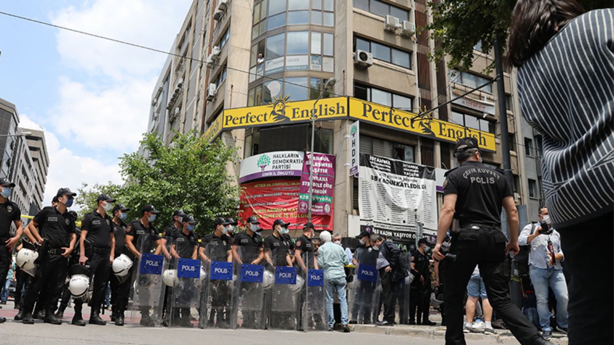 HDP İl Başkanlığı'nda bir kişiyi öldüren silahlı saldırgan gözaltına alındı
